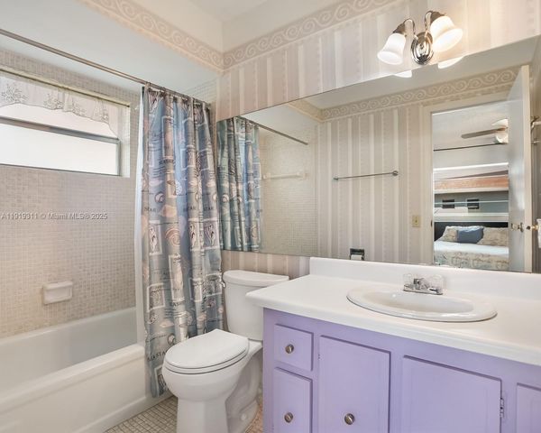 4705 NW 35th St 616, Lauderdale Lakes, FL 33319