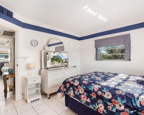 4705 NW 35th St 616, Lauderdale Lakes, FL 33319