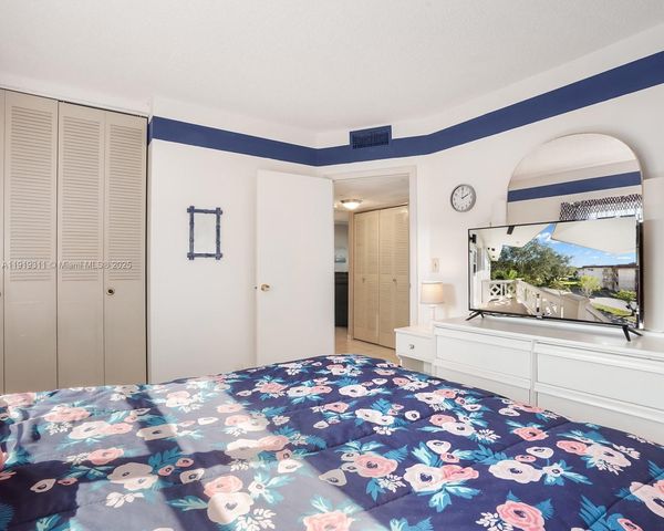 4705 NW 35th St 616, Lauderdale Lakes, FL 33319