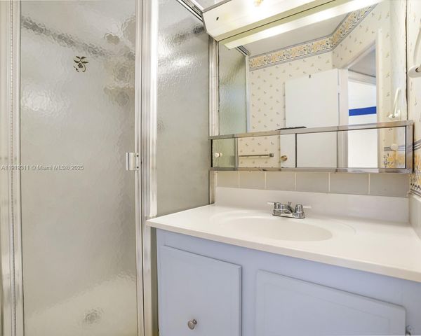 4705 NW 35th St 616, Lauderdale Lakes, FL 33319