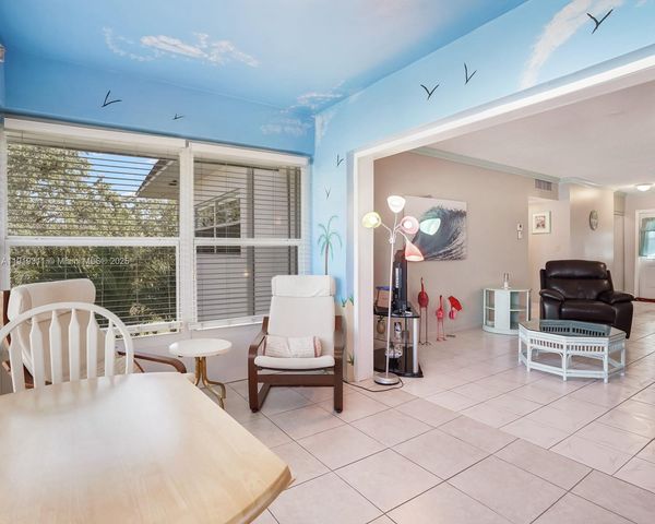 4705 NW 35th St 616, Lauderdale Lakes, FL 33319