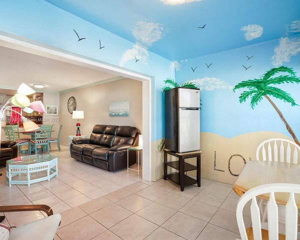 4705 NW 35th St 616, Lauderdale Lakes, FL 33319