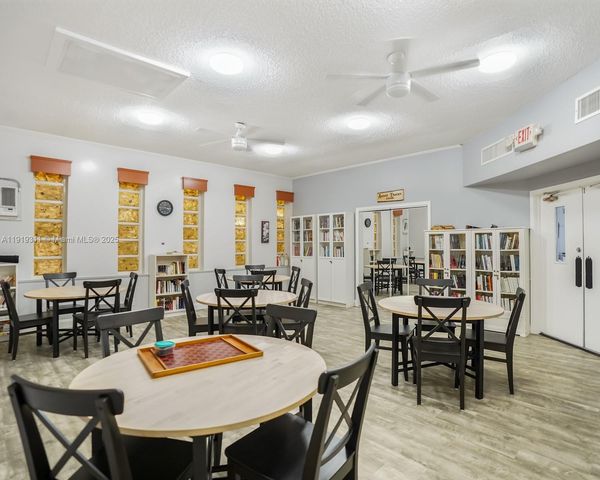 4705 NW 35th St 616, Lauderdale Lakes, FL 33319