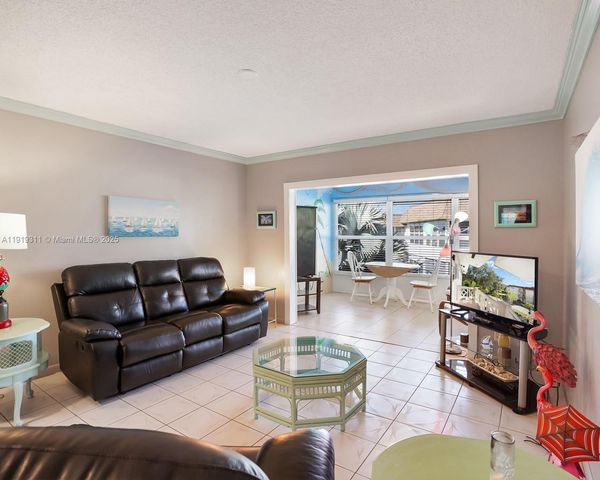 4705 NW 35th St 616, Lauderdale Lakes, FL 33319