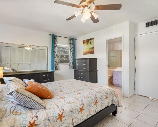 4705 NW 35th St 616, Lauderdale Lakes, FL 33319