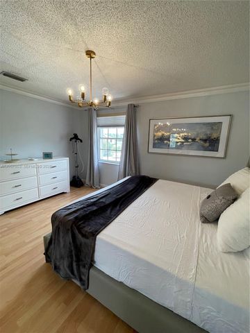 340 SW 167th Ave, Pembroke Pines, FL 33027