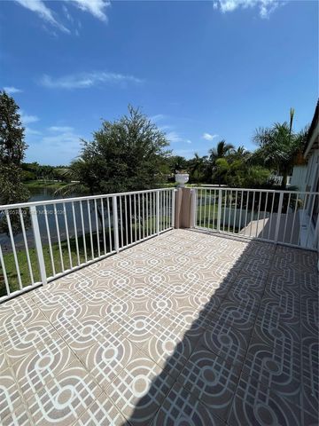 340 SW 167th Ave, Pembroke Pines, FL 33027