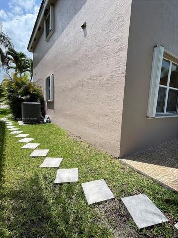 340 SW 167th Ave, Pembroke Pines, FL 33027