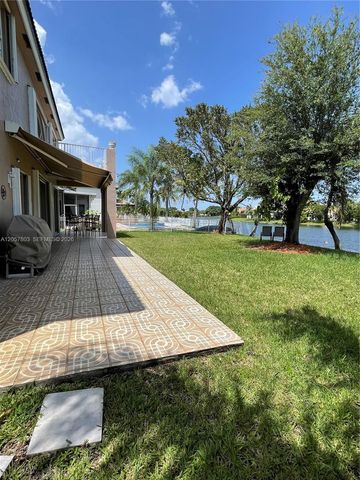 340 SW 167th Ave, Pembroke Pines, FL 33027