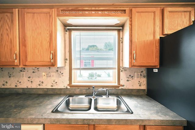 211 ROBIN DR, Red Lion, PA 17356