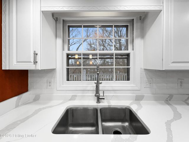 6710 Tallwood Ct, Prospect, KY 40059