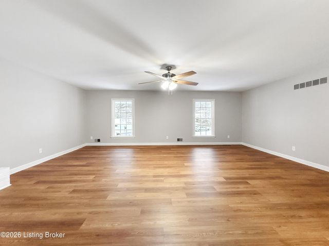 6710 Tallwood Ct, Prospect, KY 40059