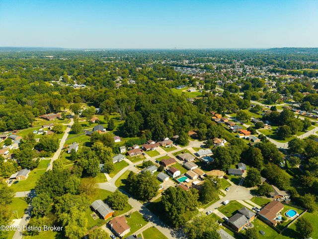 7397 Maurer Ln, Louisville, KY 40258