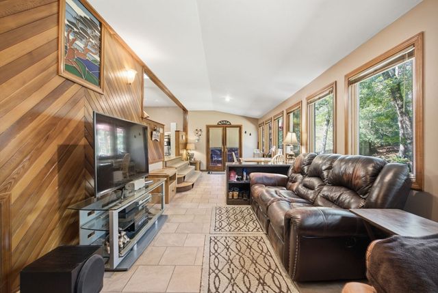111 Rocky Pond Rd, Plymouth, MA 02360