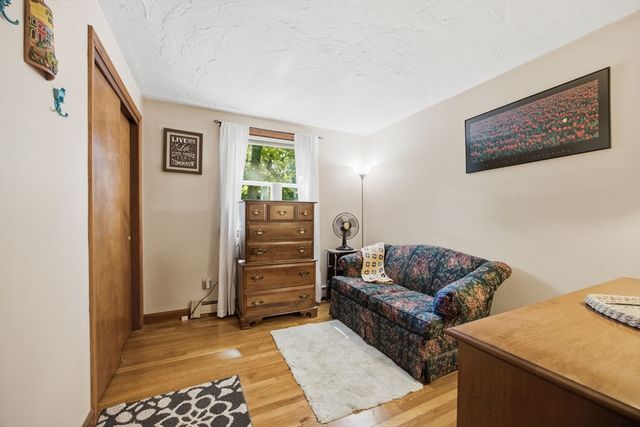 111 Rocky Pond Rd, Plymouth, MA 02360