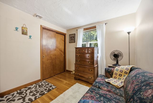 111 Rocky Pond Rd, Plymouth, MA 02360