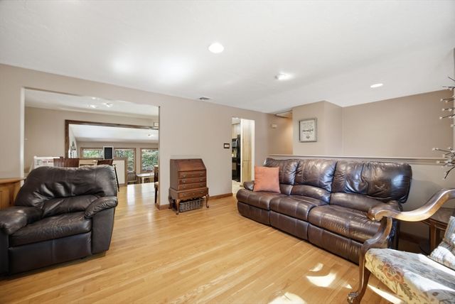 111 Rocky Pond Rd, Plymouth, MA 02360