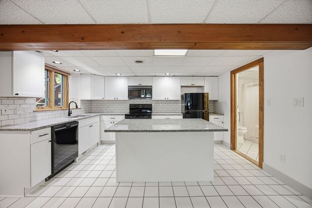 111 Rocky Pond Rd, Plymouth, MA 02360
