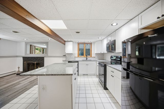 111 Rocky Pond Rd, Plymouth, MA 02360