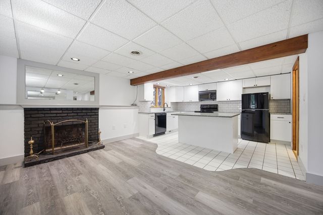 111 Rocky Pond Rd, Plymouth, MA 02360