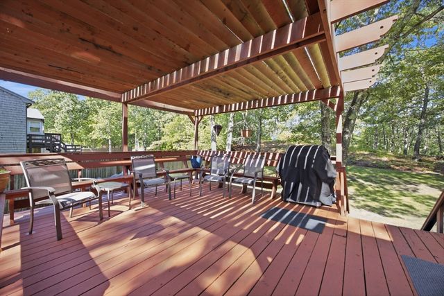 111 Rocky Pond Rd, Plymouth, MA 02360