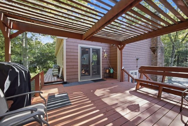 111 Rocky Pond Rd, Plymouth, MA 02360