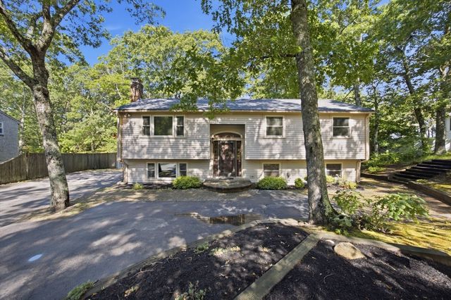 111 Rocky Pond Rd, Plymouth, MA 02360
