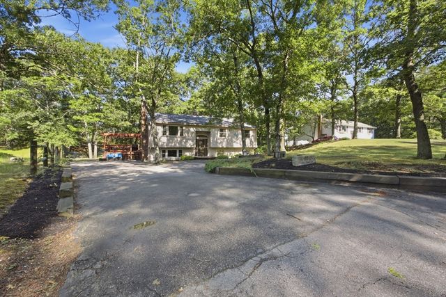 111 Rocky Pond Rd, Plymouth, MA 02360