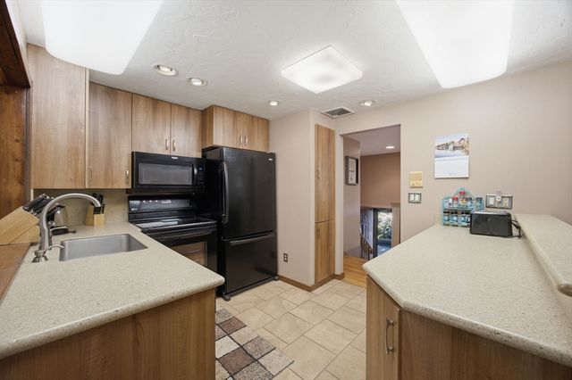 111 Rocky Pond Rd, Plymouth, MA 02360