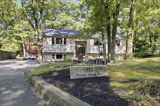 111 Rocky Pond Rd, Plymouth, MA 02360