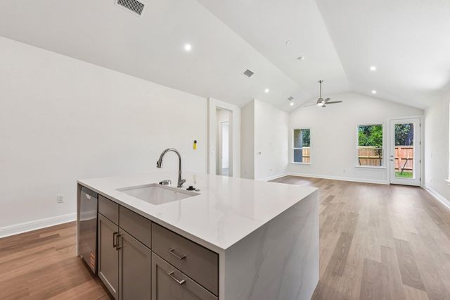 173 Comfort DR, Buda, TX 78610
