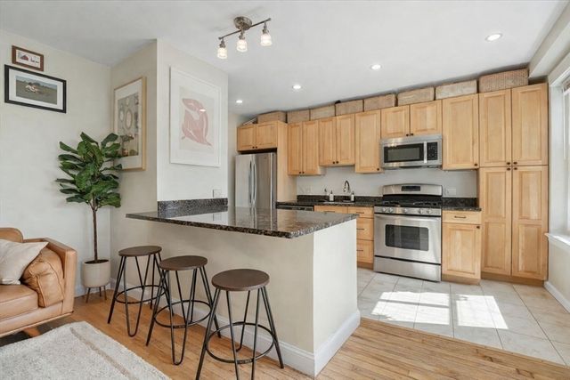 130 Myrtle St, Boston, MA 02114