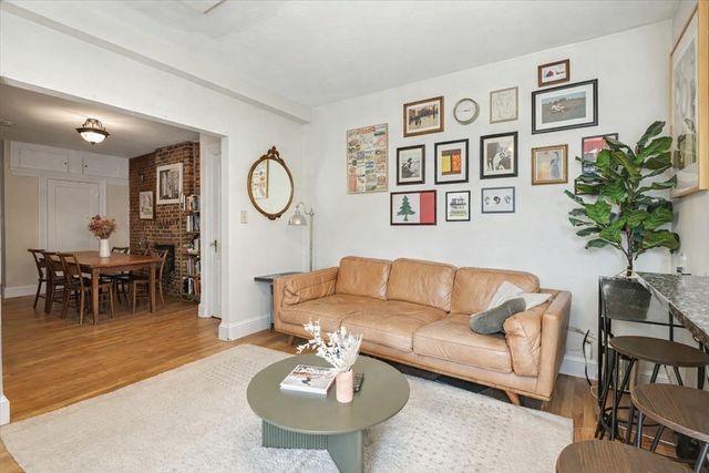 130 Myrtle St, Boston, MA 02114
