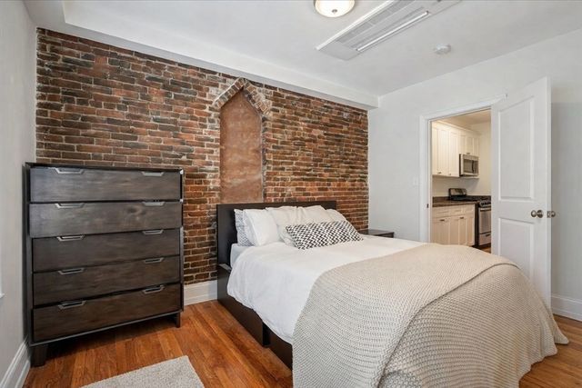 130 Myrtle St, Boston, MA 02114