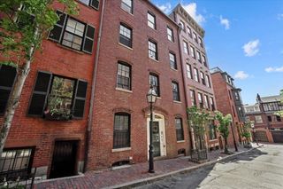 130 Myrtle St, Boston, MA 02114