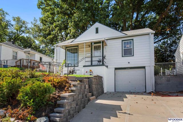 2306 S 48 Street, Omaha, NE 68106