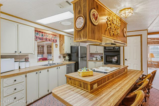 520 Lee Court, West Melbourne, FL 32904