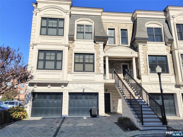12 Marquis Court, Edgewater, NJ 07020