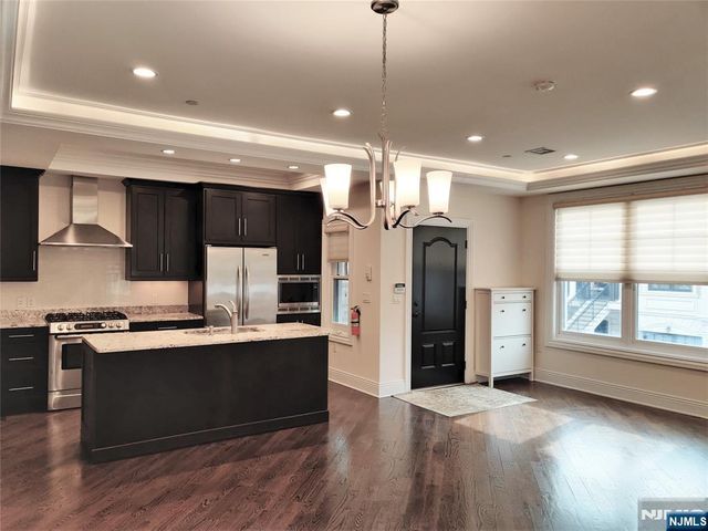 12 Marquis Court, Edgewater, NJ 07020