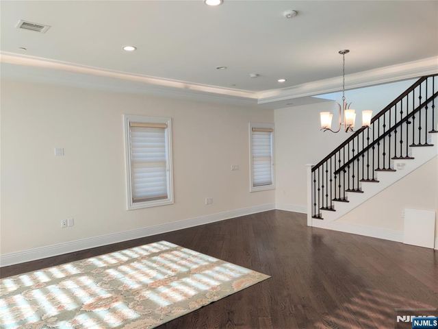 12 Marquis Court, Edgewater, NJ 07020