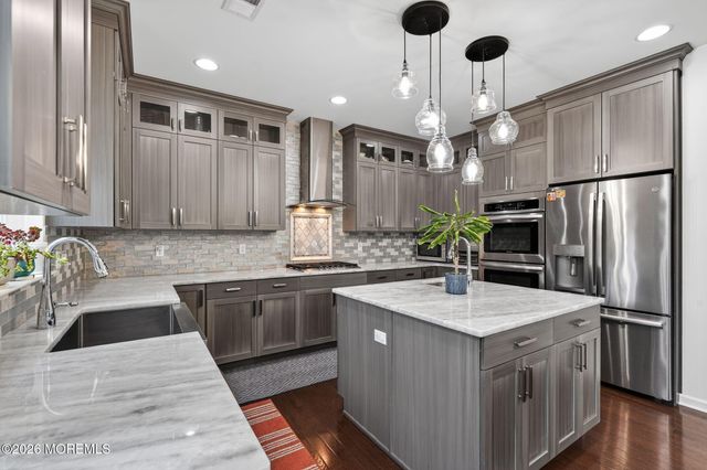 17 Prairie Lane, Bayville, NJ 08721