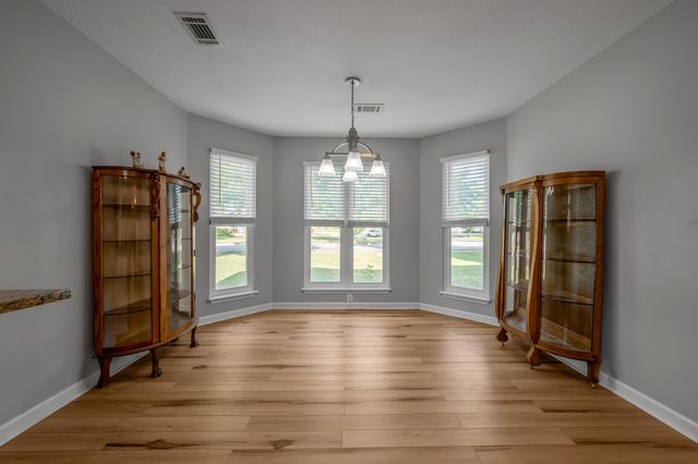 400 Forest Hill Drive, Lexington, KY 40509