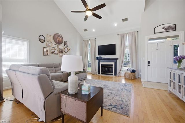 108 Pine Creek DR, Hampton, VA 23669