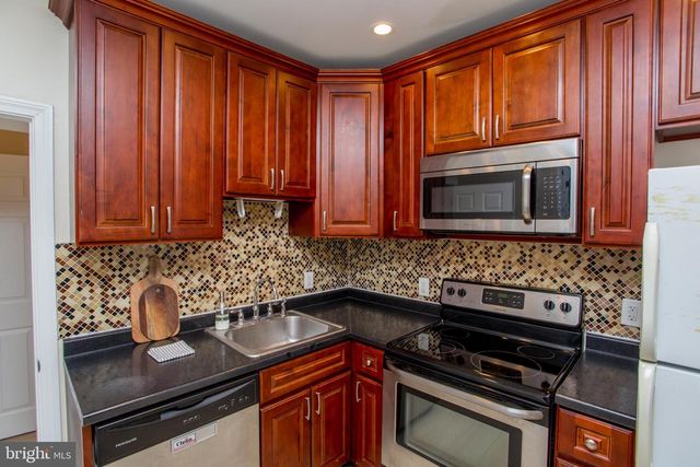 5230 HAZEL AVE, Philadelphia, PA 19143