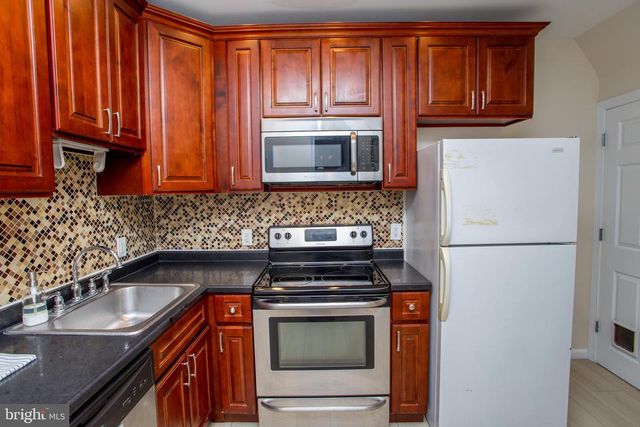 5230 HAZEL AVE, Philadelphia, PA 19143