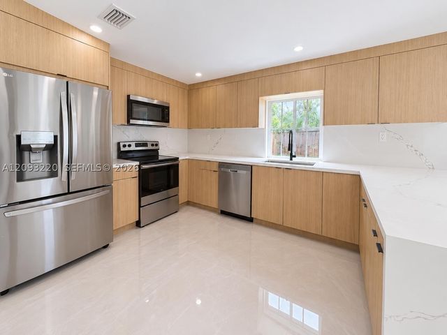 11708 SW 114th Ter, Miami, FL 33186