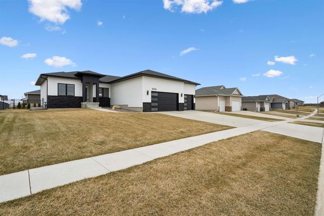 2006 Reese Road, Cedar Falls, IA 50613