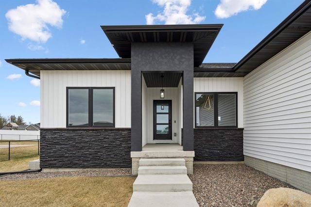 2006 Reese Road, Cedar Falls, IA 50613