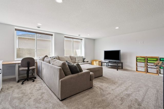 2006 Reese Road, Cedar Falls, IA 50613