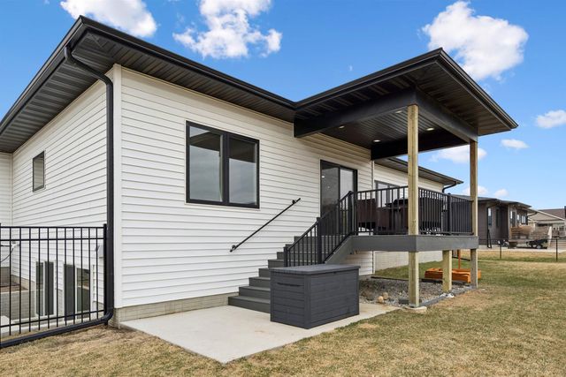 2006 Reese Road, Cedar Falls, IA 50613